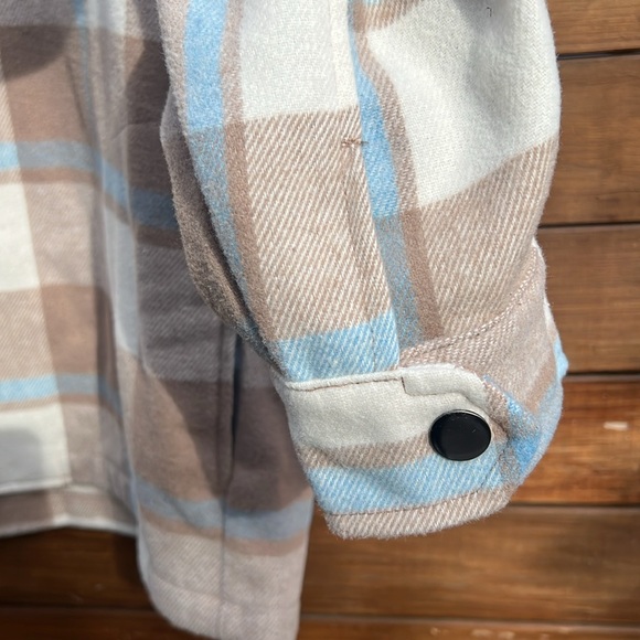 NWOT Thick Flannel Jacket with 4 Pockets - Picture 3 of 9